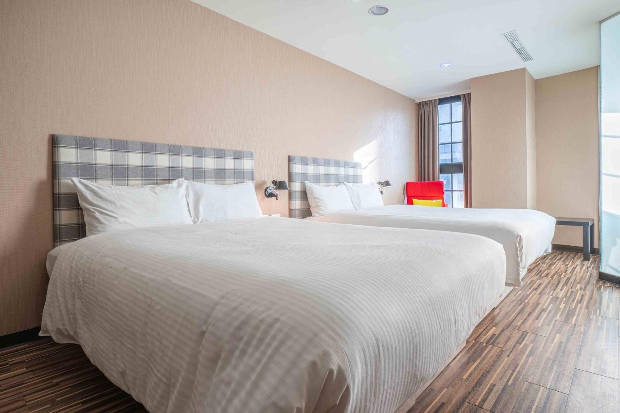 CHECK inn Taichung Ziyou Exterior foto