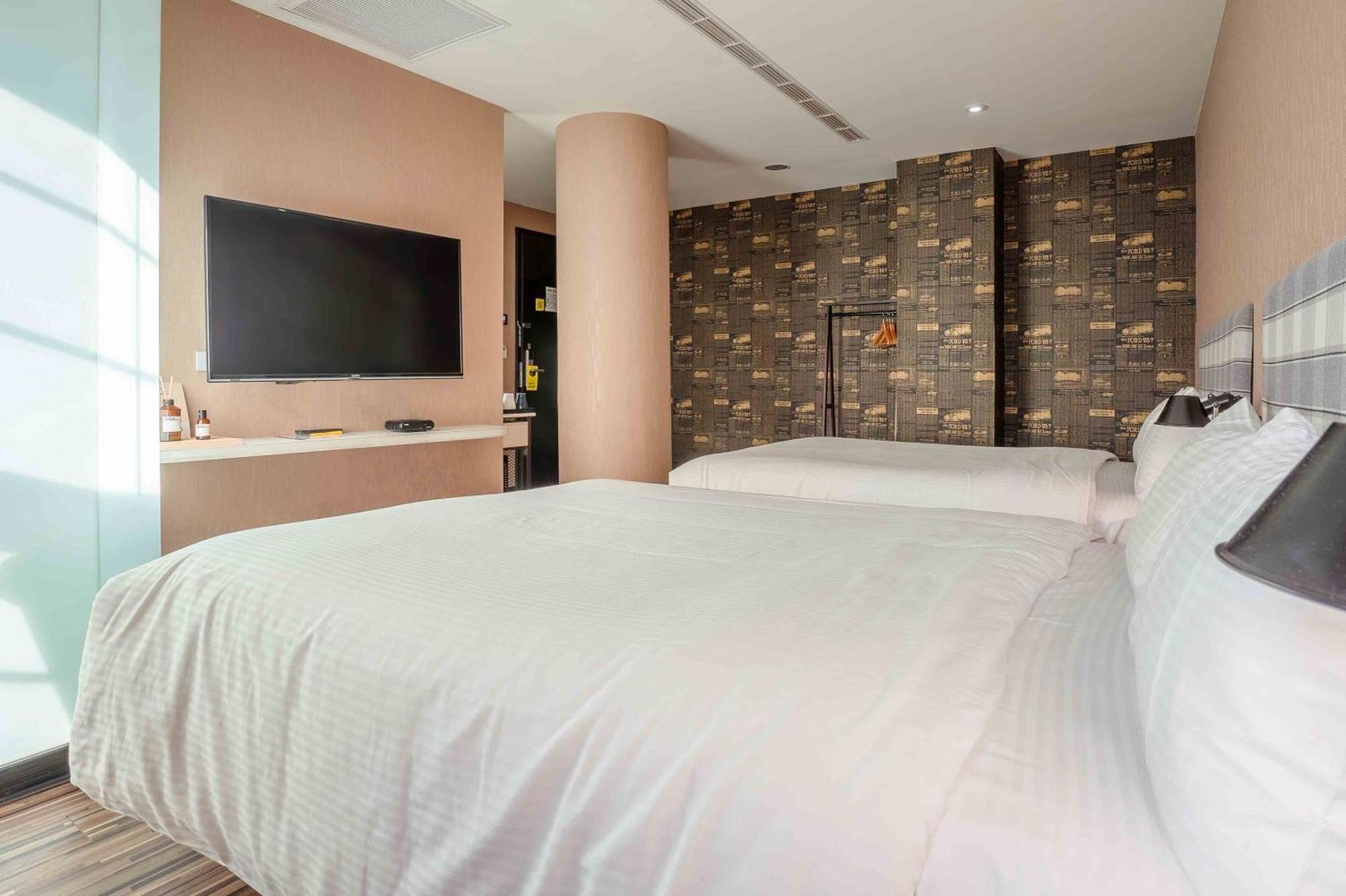 CHECK inn Taichung Ziyou Exterior foto