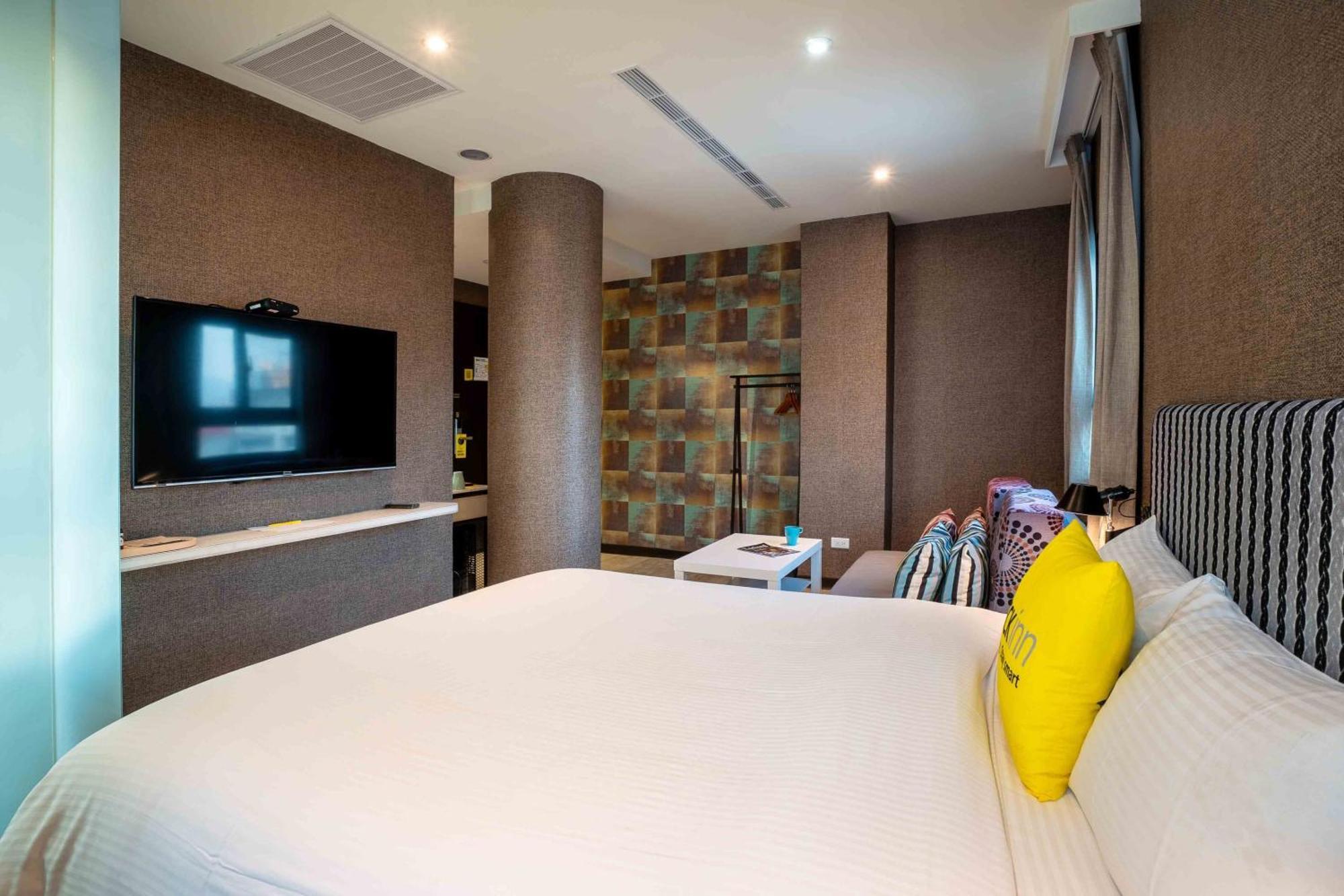 CHECK inn Taichung Ziyou Exterior foto