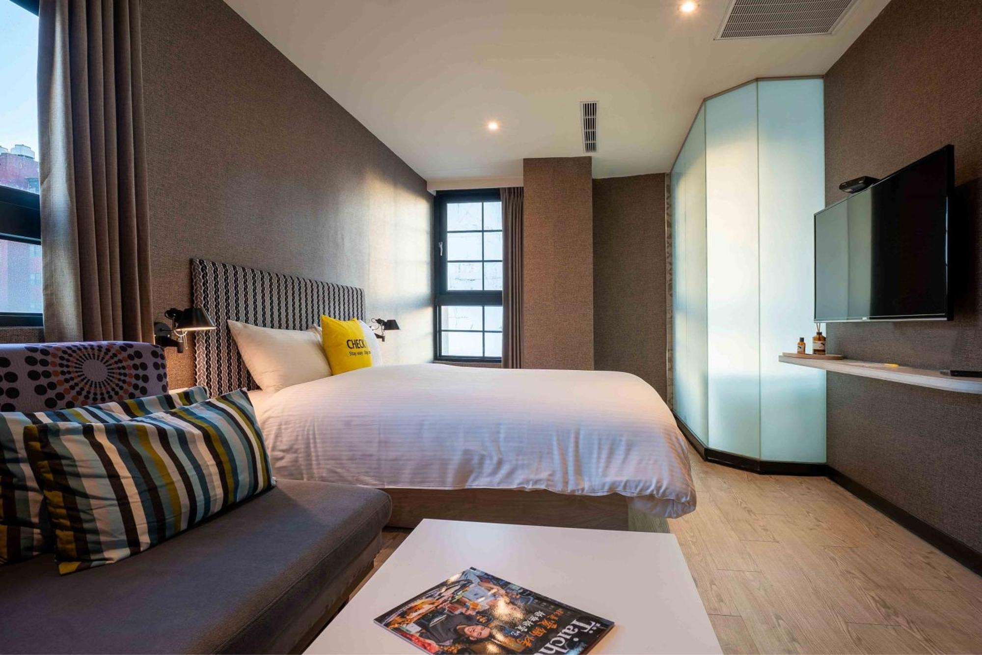 CHECK inn Taichung Ziyou Exterior foto