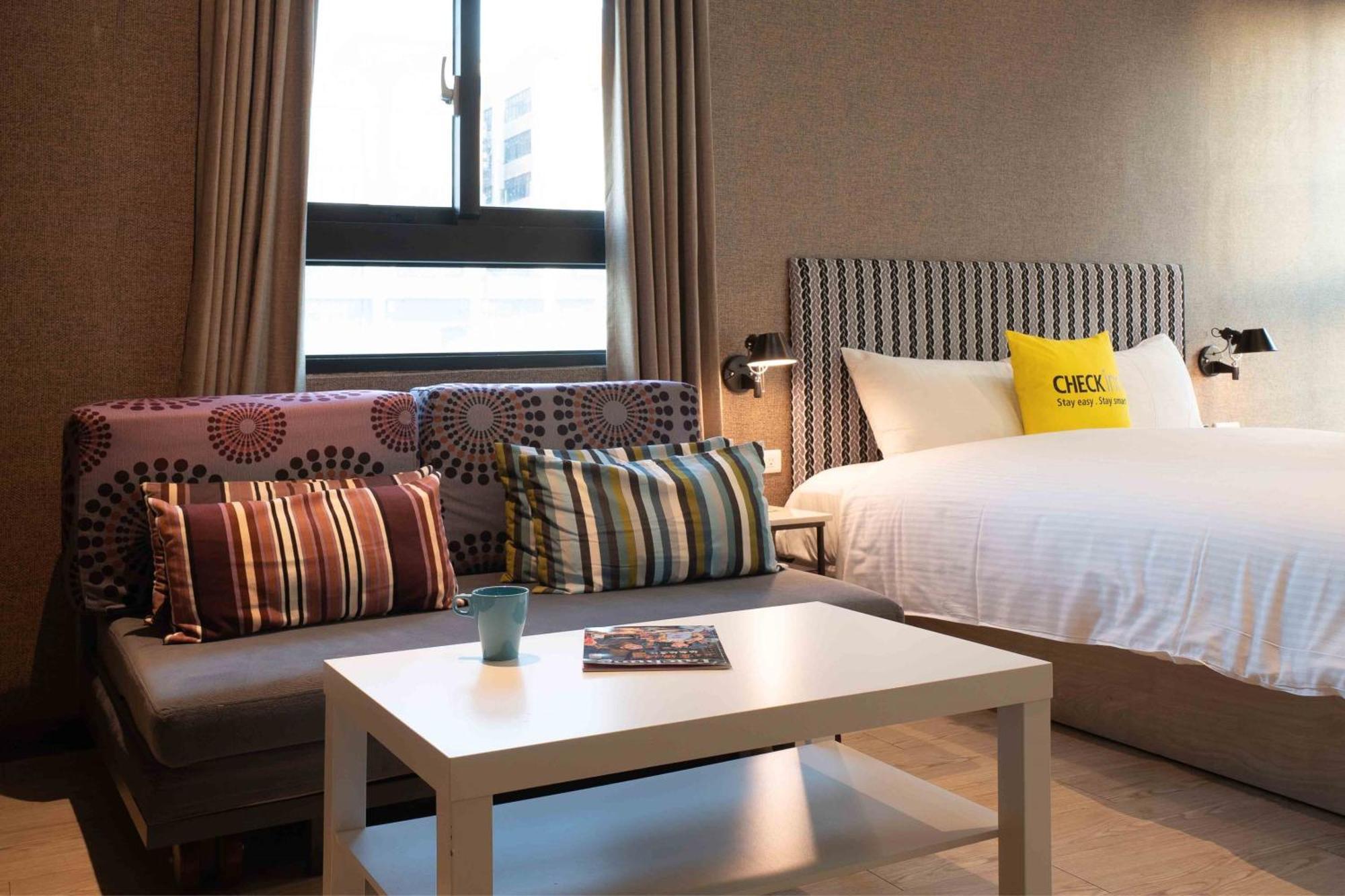 CHECK inn Taichung Ziyou Exterior foto