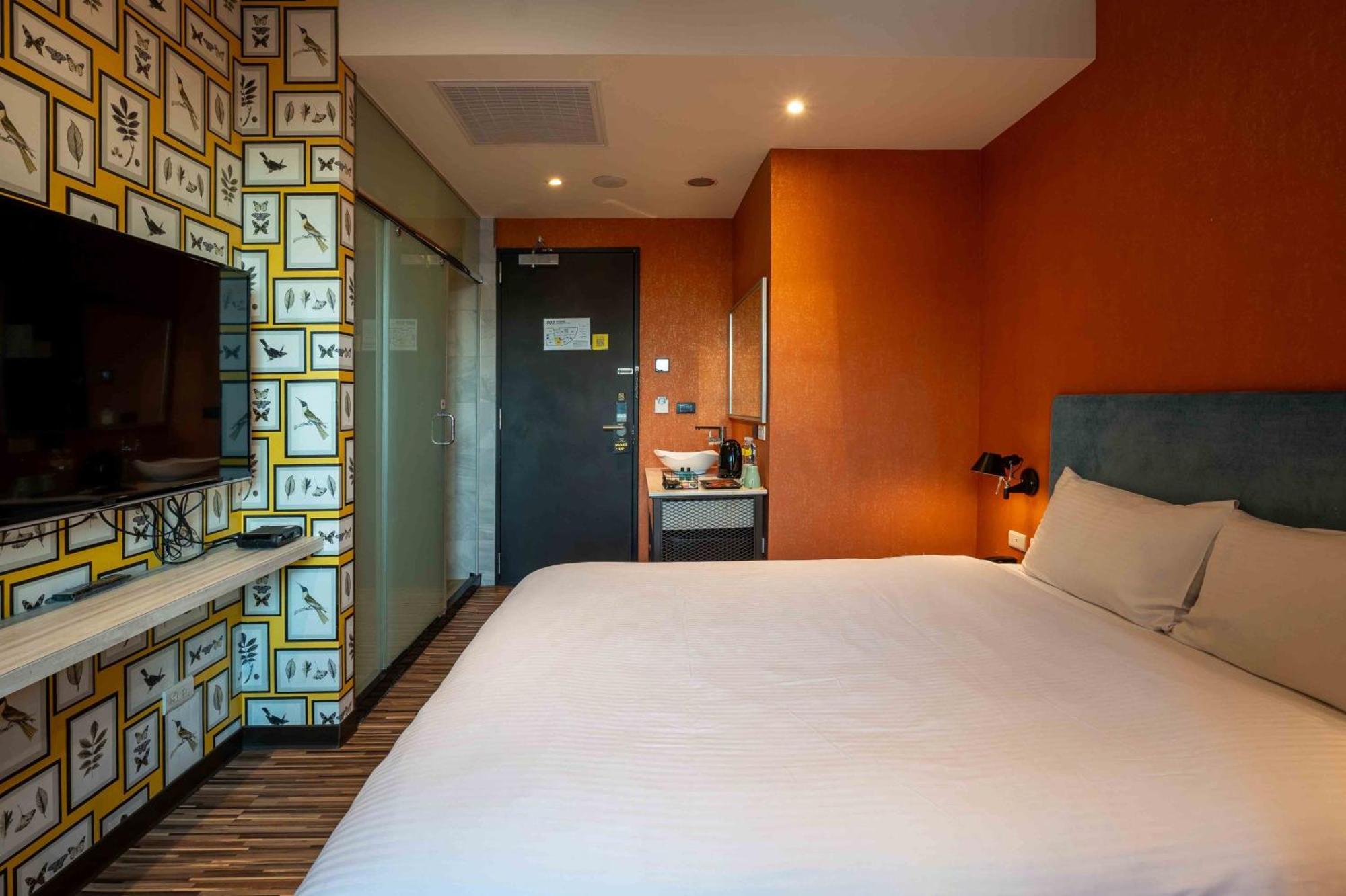 CHECK inn Taichung Ziyou Exterior foto