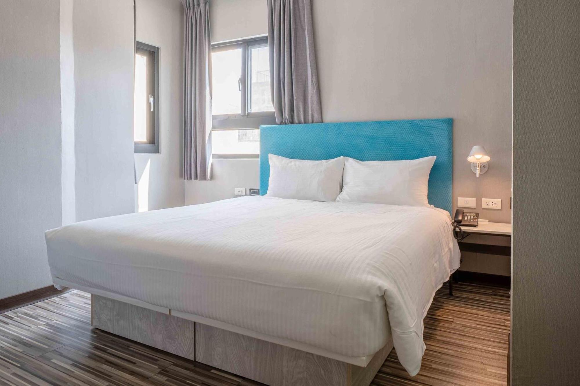 CHECK inn Taichung Ziyou Exterior foto