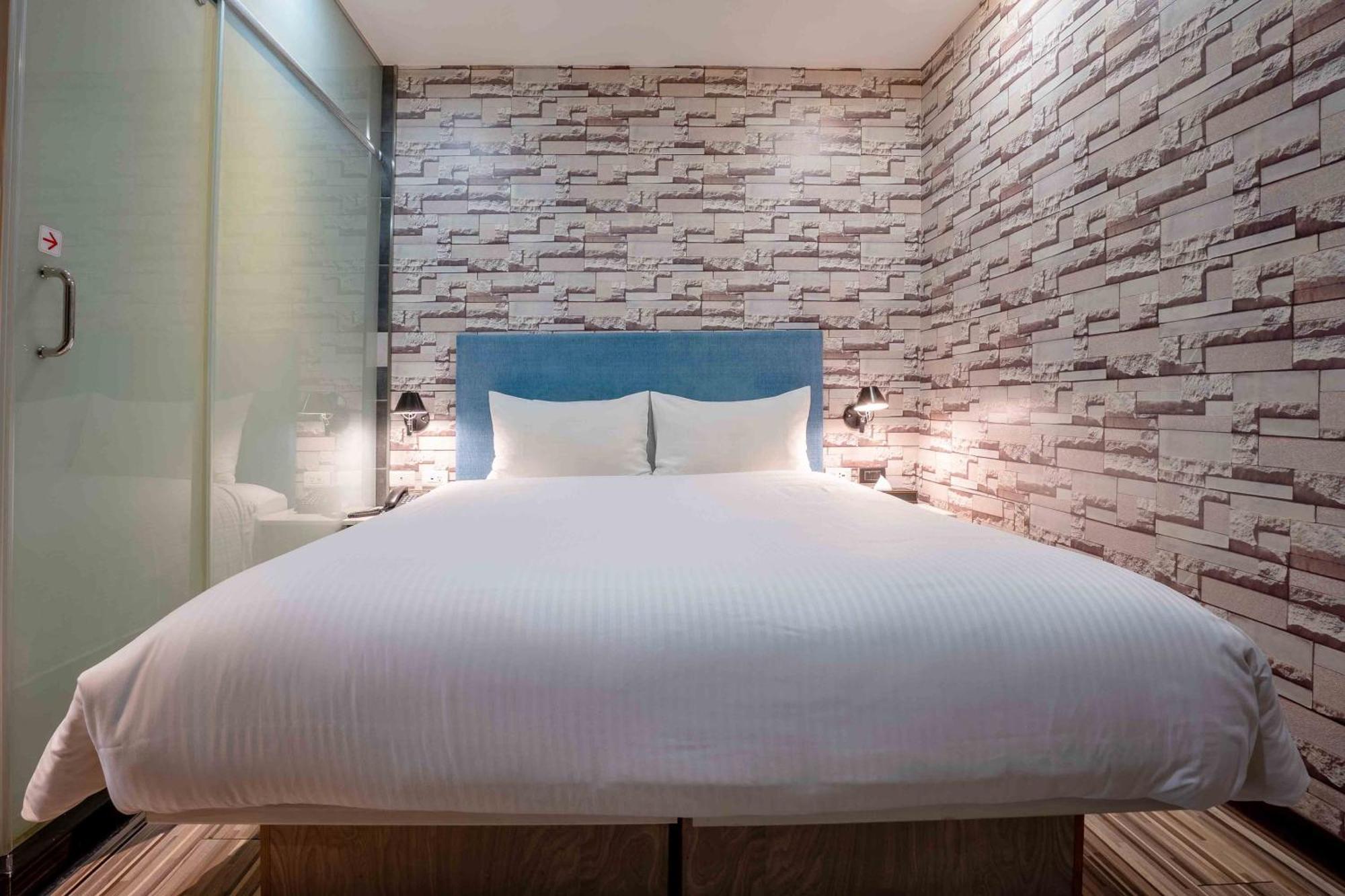 CHECK inn Taichung Ziyou Exterior foto
