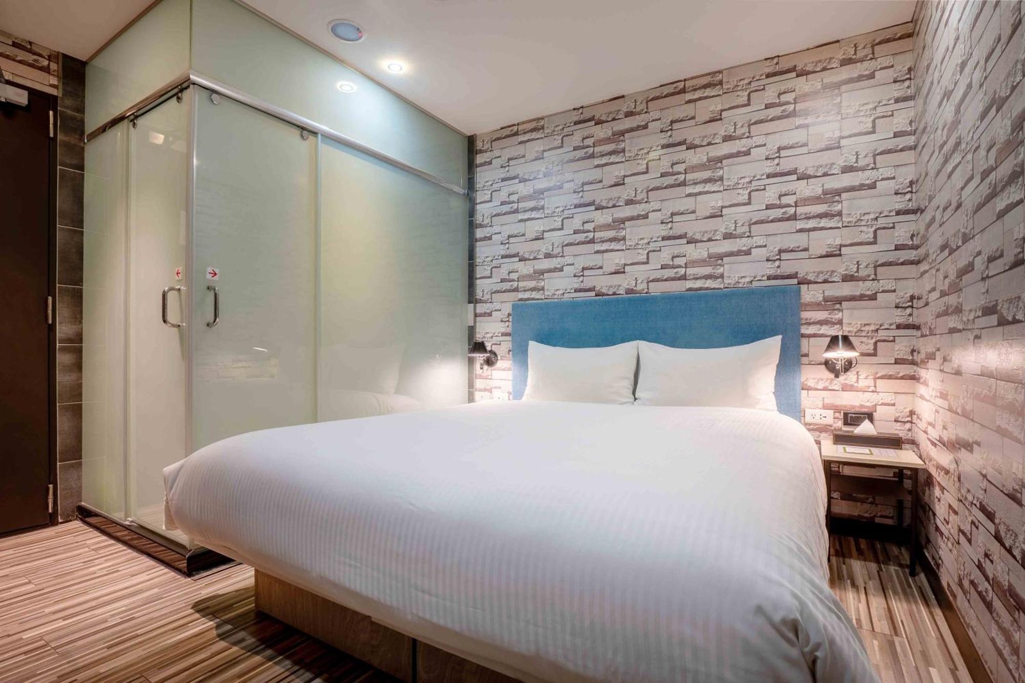 CHECK inn Taichung Ziyou Exterior foto