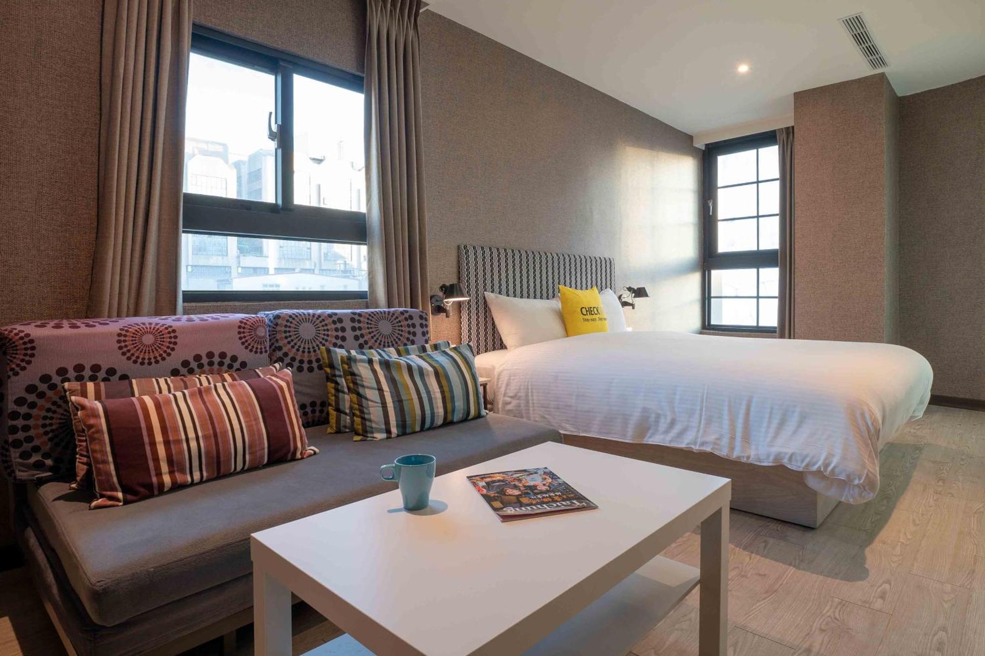 CHECK inn Taichung Ziyou Exterior foto