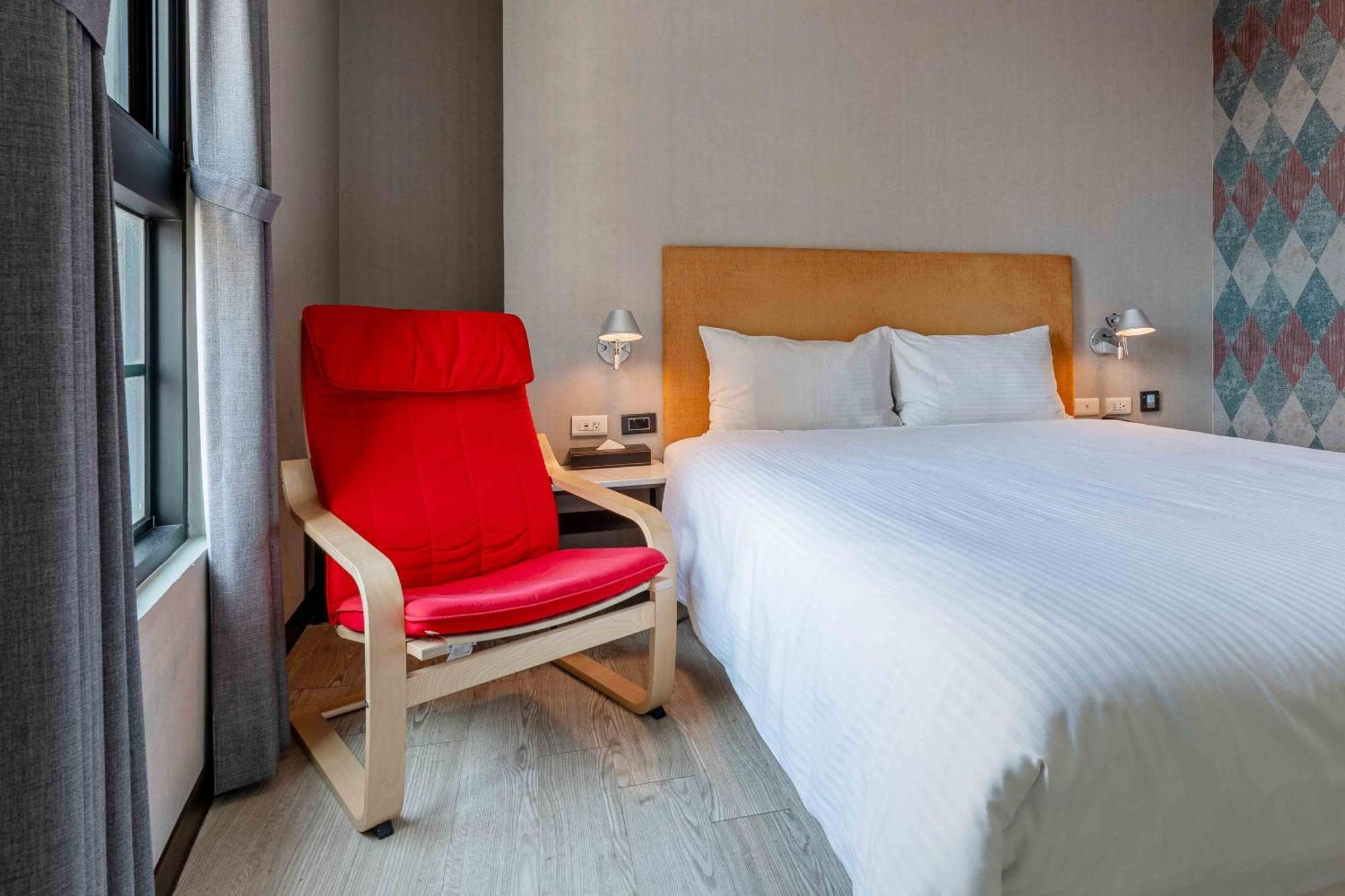 CHECK inn Taichung Ziyou Exterior foto